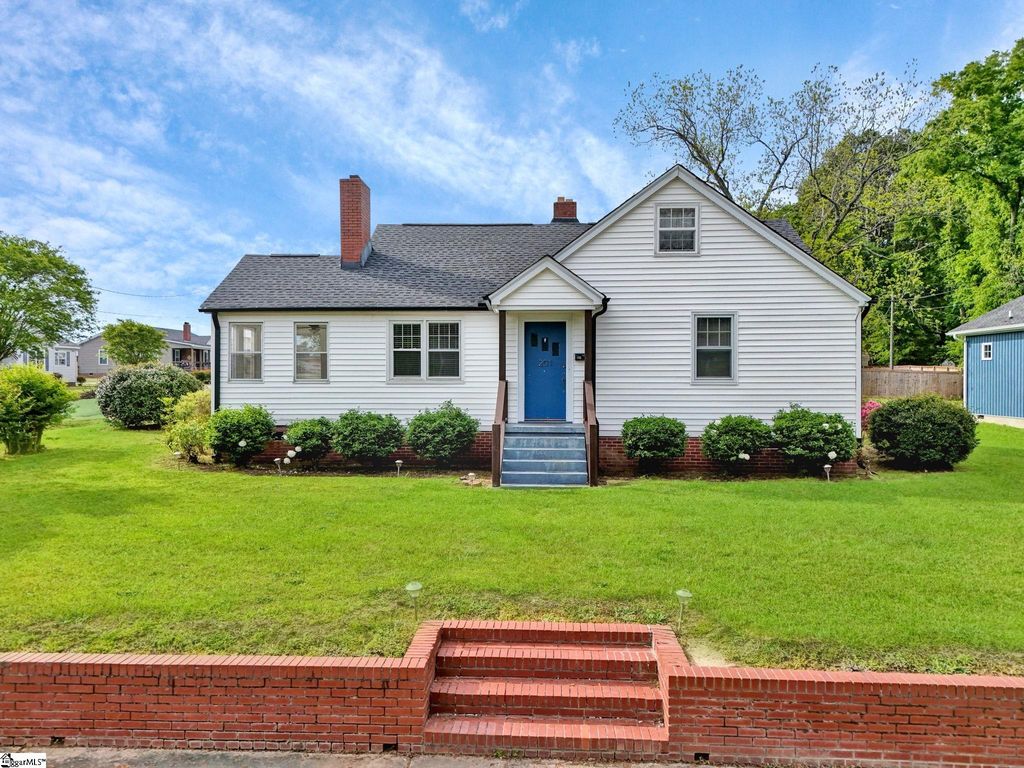 201 Pine Street, Clinton, SC 29325