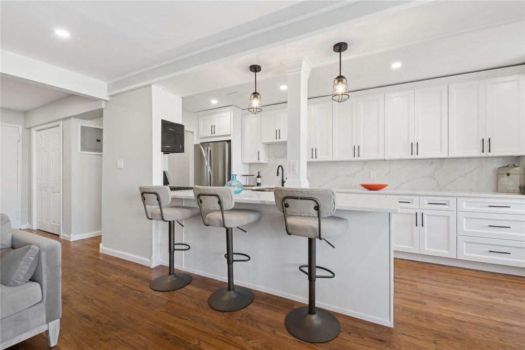 855 E Broadway 3D, Long Beach, NY 11561