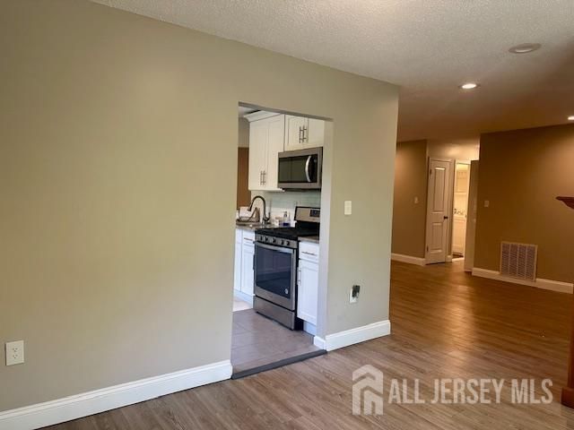 3 Farnham Square, Parlin, NJ 08859