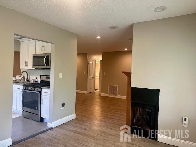 3 Farnham Square, Parlin, NJ 08859