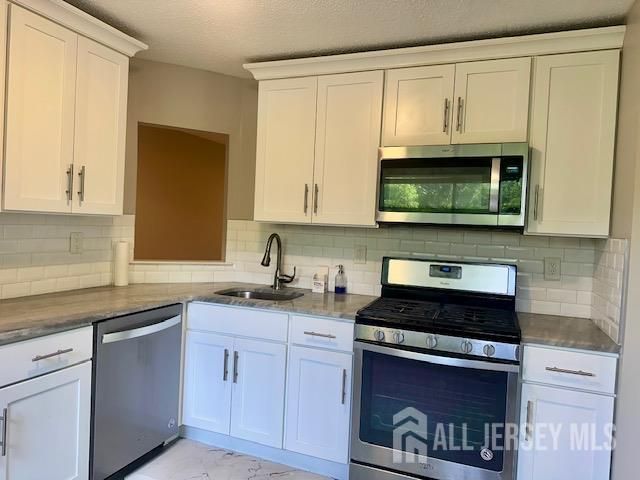 3 Farnham Square, Parlin, NJ 08859