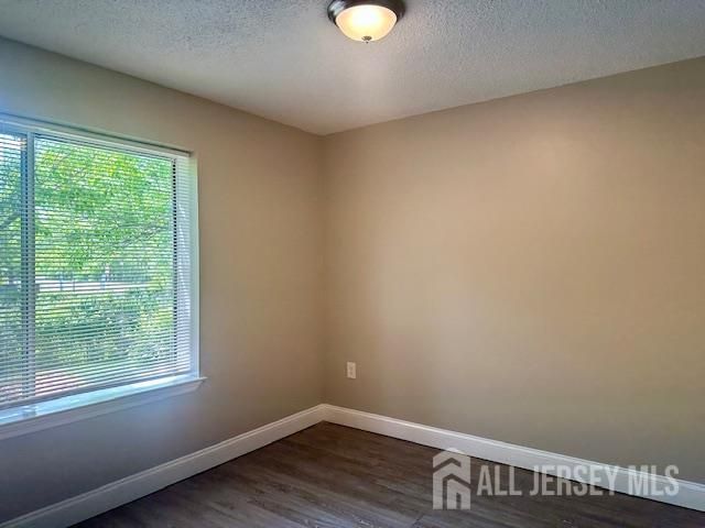 3 Farnham Square, Parlin, NJ 08859