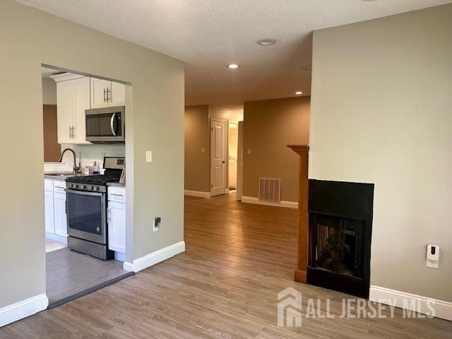3 Farnham Square, Parlin, NJ 08859