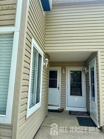 3 Farnham Square, Parlin, NJ 08859