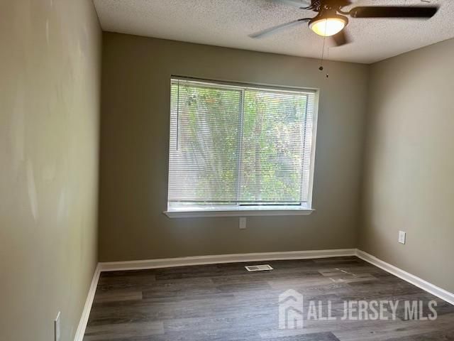 3 Farnham Square, Parlin, NJ 08859