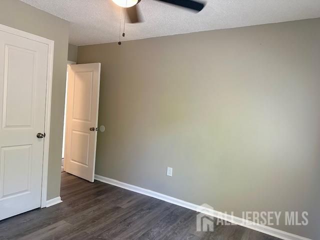 3 Farnham Square, Parlin, NJ 08859