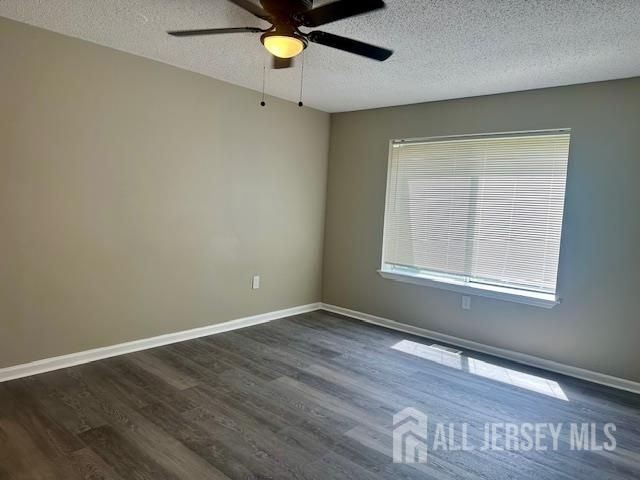3 Farnham Square, Parlin, NJ 08859
