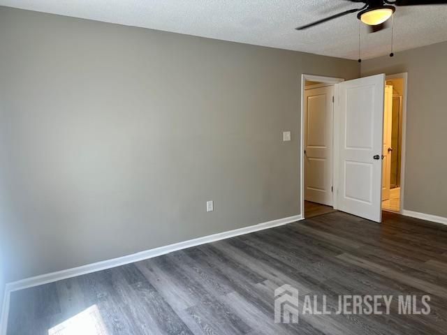 3 Farnham Square, Parlin, NJ 08859