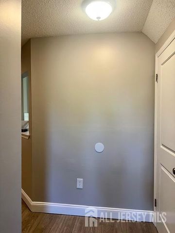3 Farnham Square, Parlin, NJ 08859