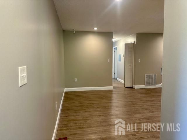 3 Farnham Square, Parlin, NJ 08859