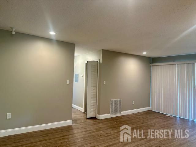3 Farnham Square, Parlin, NJ 08859