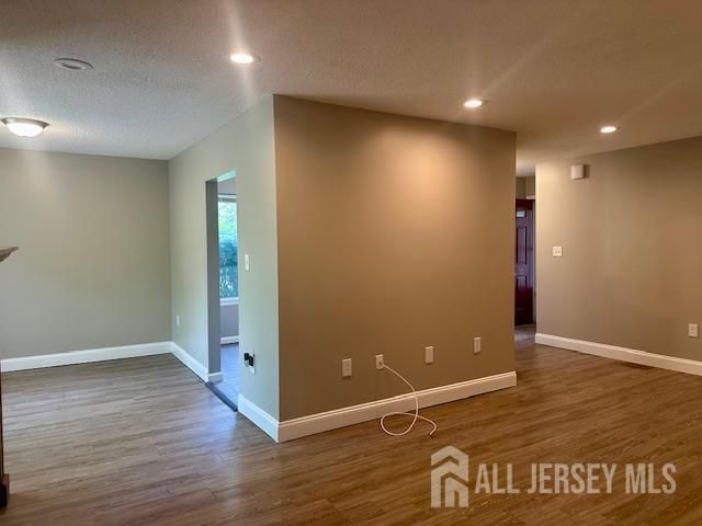 3 Farnham Square, Parlin, NJ 08859