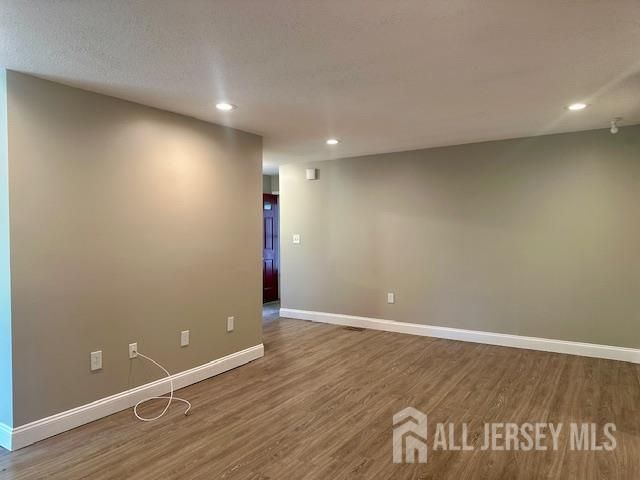 3 Farnham Square, Parlin, NJ 08859