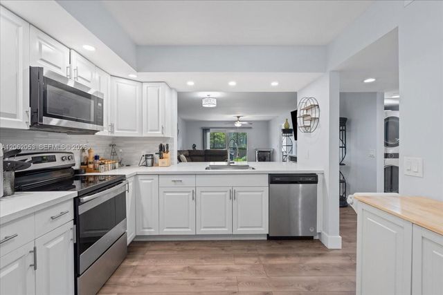 12500 SW 5th Ct 208M, Pembroke Pines, FL 33027