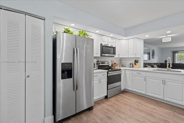 12500 SW 5th Ct 208M, Pembroke Pines, FL 33027