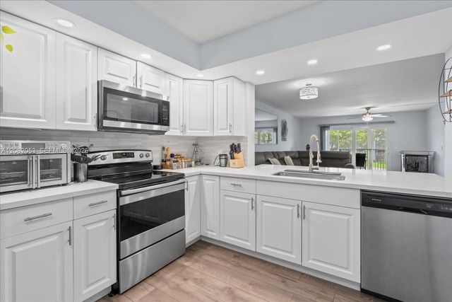 12500 SW 5th Ct 208M, Pembroke Pines, FL 33027