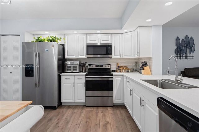 12500 SW 5th Ct 208M, Pembroke Pines, FL 33027
