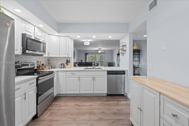 12500 SW 5th Ct 208M, Pembroke Pines, FL 33027