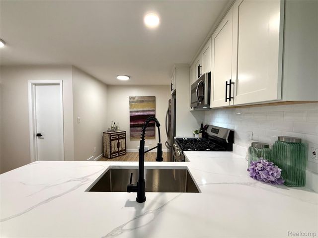 39909 Lynn Street, Canton Charter Township, MI 48187