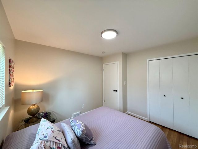 39909 Lynn Street, Canton Charter Township, MI 48187