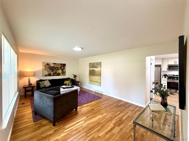 39909 Lynn Street, Canton Charter Township, MI 48187