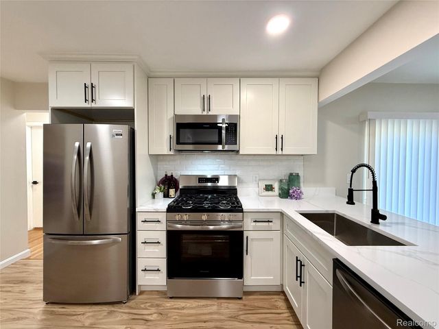 39909 Lynn Street, Canton Charter Township, MI 48187