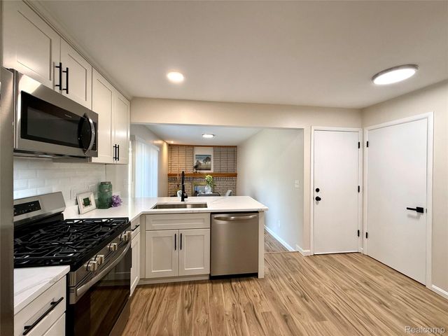 39909 Lynn Street, Canton Charter Township, MI 48187