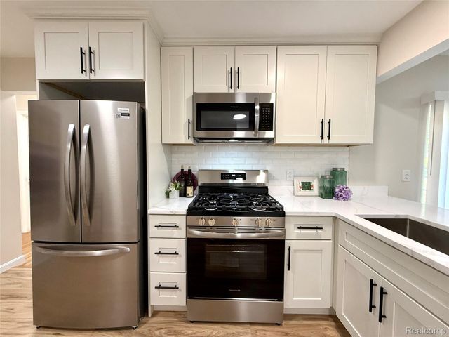 39909 Lynn Street, Canton Charter Township, MI 48187