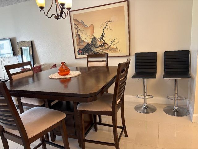 8900 Washington Boulevard 409, Pembroke Pines, FL 33025