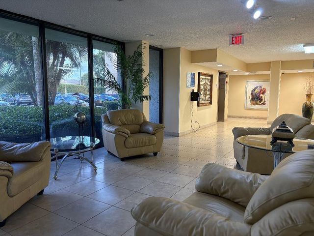 8900 Washington Boulevard 409, Pembroke Pines, FL 33025