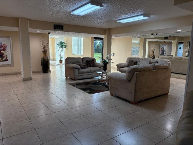 8900 Washington Boulevard 409, Pembroke Pines, FL 33025