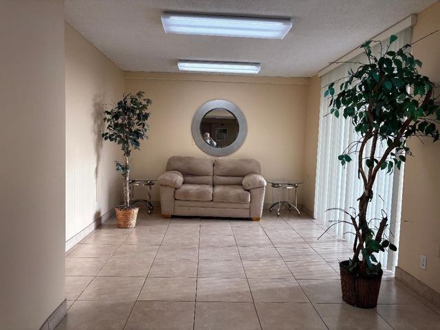 8900 Washington Boulevard 409, Pembroke Pines, FL 33025