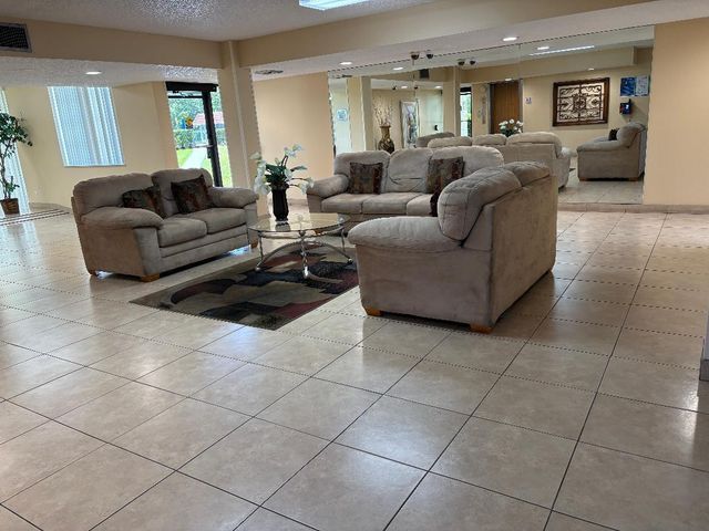 8900 Washington Boulevard 409, Pembroke Pines, FL 33025