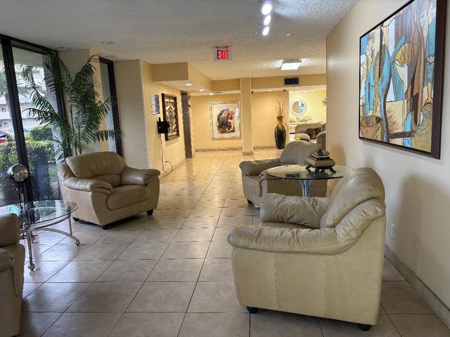 8900 Washington Boulevard 409, Pembroke Pines, FL 33025
