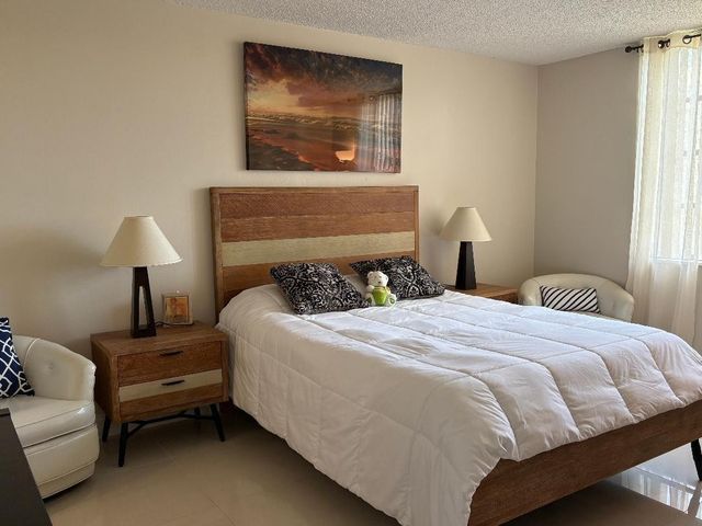 8900 Washington Boulevard 409, Pembroke Pines, FL 33025