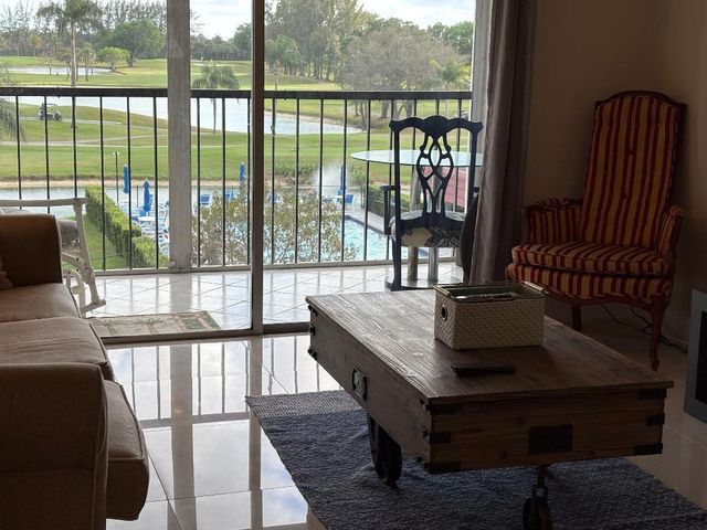 8900 Washington Boulevard 409, Pembroke Pines, FL 33025