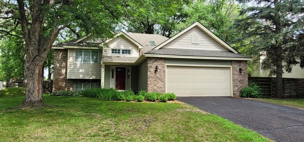 8551 Yalta Street NE, Blaine, MN 55014