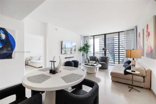 88 SW 7th St 1010, Miami, FL 33130