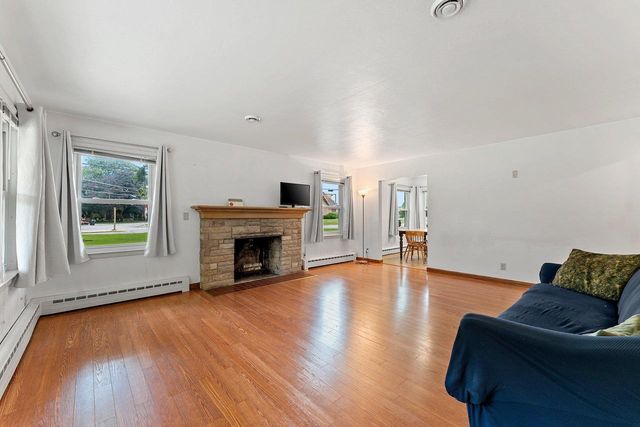 1636 LOST DAUPHIN ROAD, De Pere, WI 54115