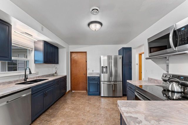1636 LOST DAUPHIN ROAD, De Pere, WI 54115