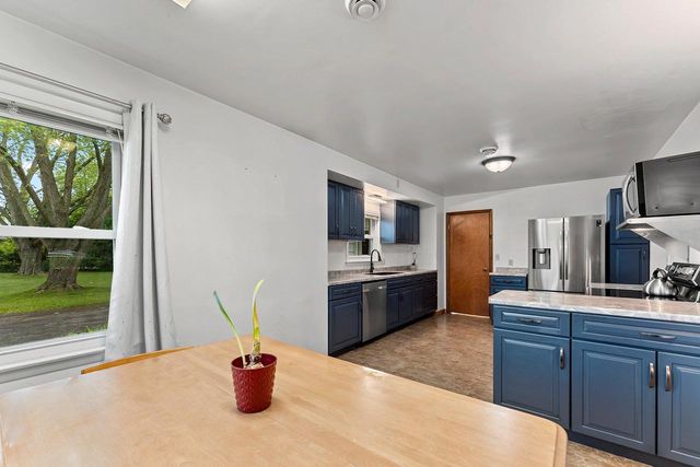 1636 LOST DAUPHIN ROAD, De Pere, WI 54115