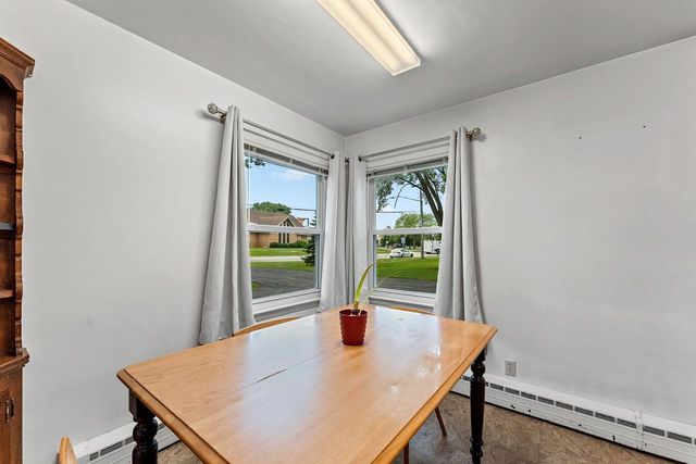 1636 LOST DAUPHIN ROAD, De Pere, WI 54115