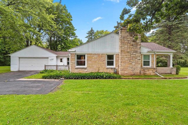 1636 LOST DAUPHIN ROAD, De Pere, WI 54115