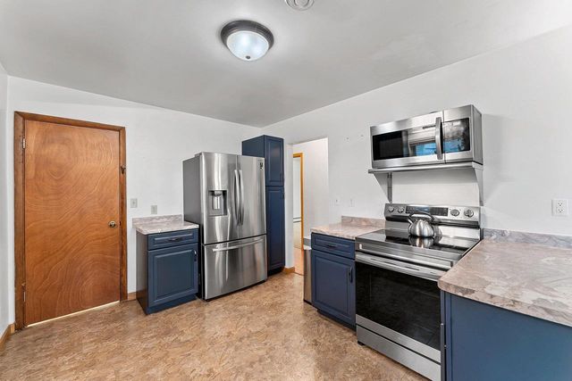 1636 LOST DAUPHIN ROAD, De Pere, WI 54115