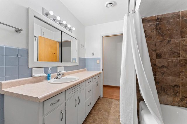 1636 LOST DAUPHIN ROAD, De Pere, WI 54115