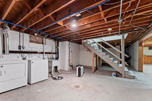 1636 LOST DAUPHIN ROAD, De Pere, WI 54115