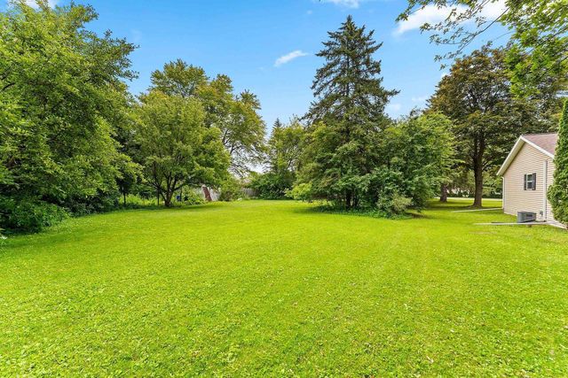 1636 LOST DAUPHIN ROAD, De Pere, WI 54115