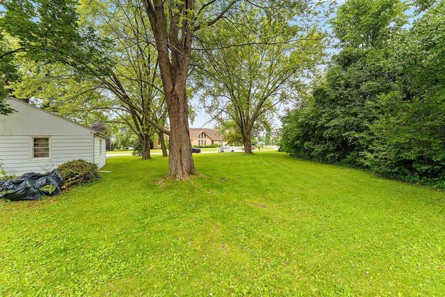 1636 LOST DAUPHIN ROAD, De Pere, WI 54115
