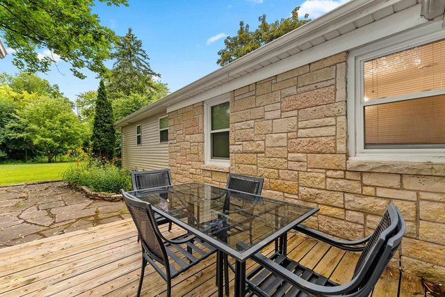 1636 LOST DAUPHIN ROAD, De Pere, WI 54115