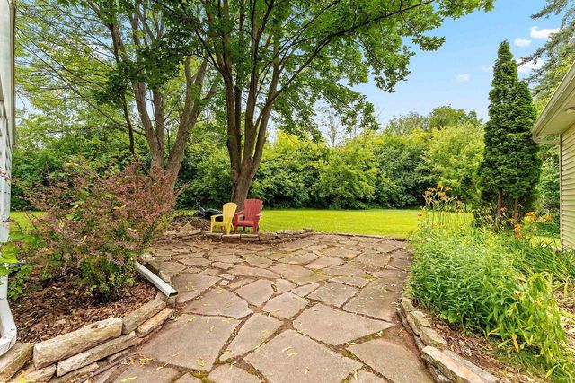 1636 LOST DAUPHIN ROAD, De Pere, WI 54115